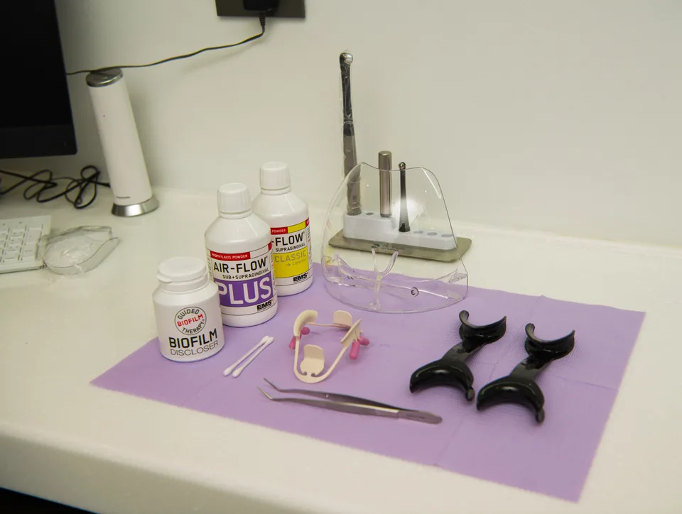 Airflow dental cleaning equipment and materials at 180° Clinics